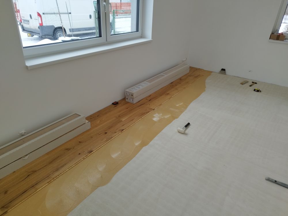 Dřevěná podlaha v novostavbě rodinného domu — foto 8