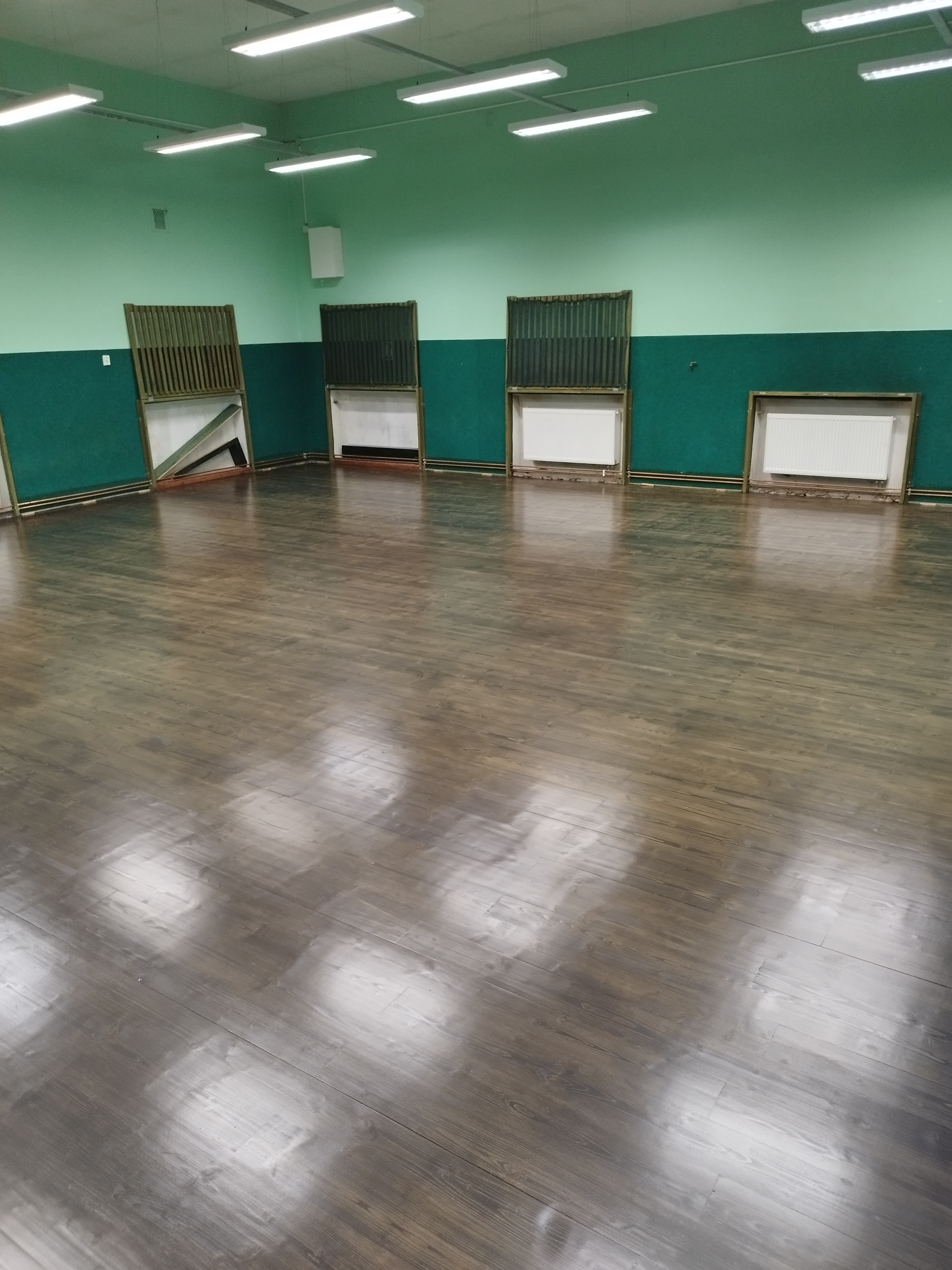 Renovace sportovní dřevěné podlahy — foto 7