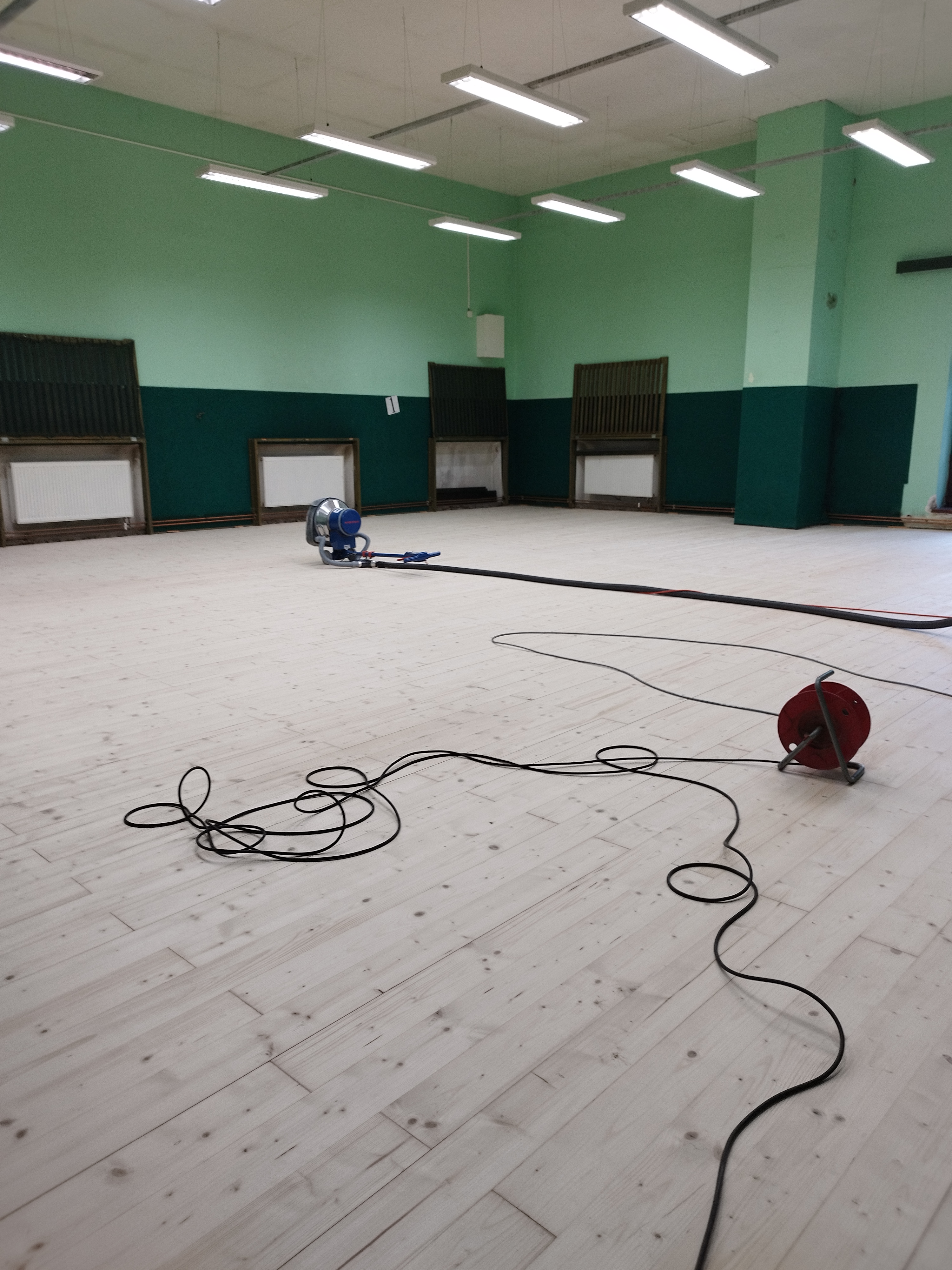 Renovace sportovní dřevěné podlahy — foto 4