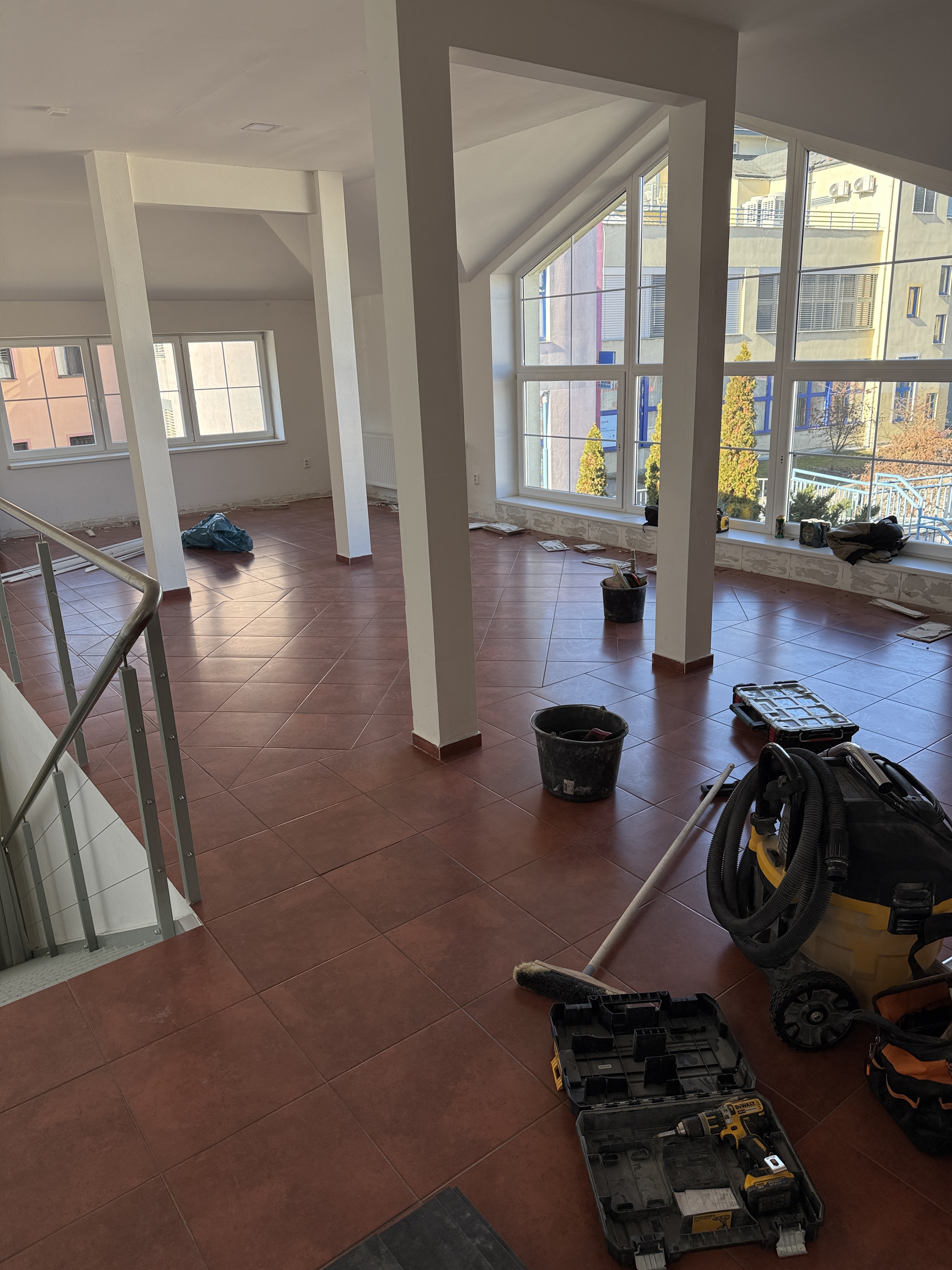 Lepený vinyl v dekoru herringbone — foto 17