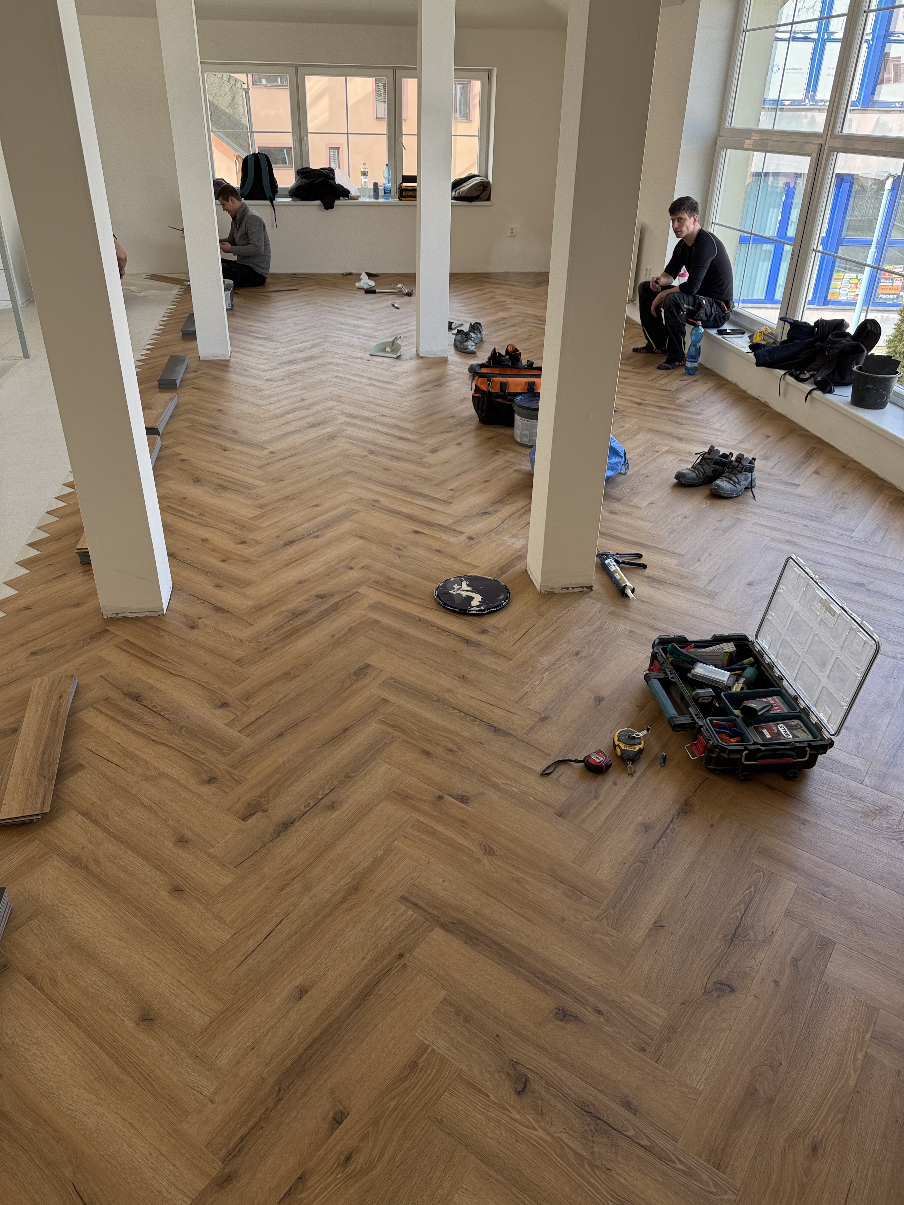 Lepený vinyl v dekoru herringbone — foto 5