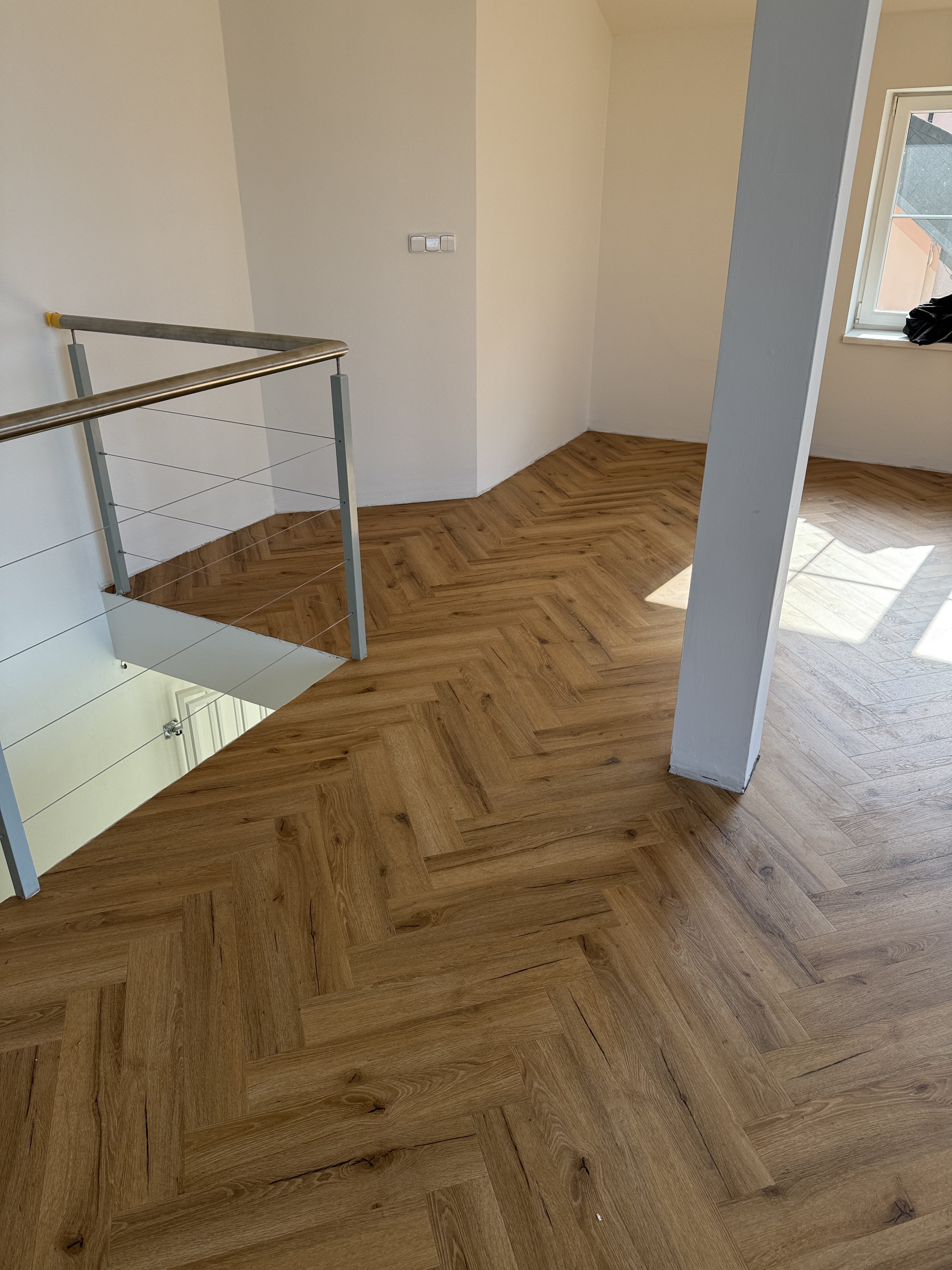 Lepený vinyl v dekoru herringbone — foto 3