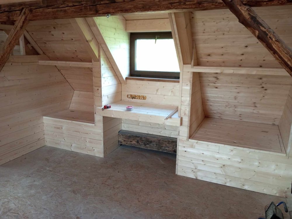 Dřevěné obložení stěn a lepený vinyl — foto 12