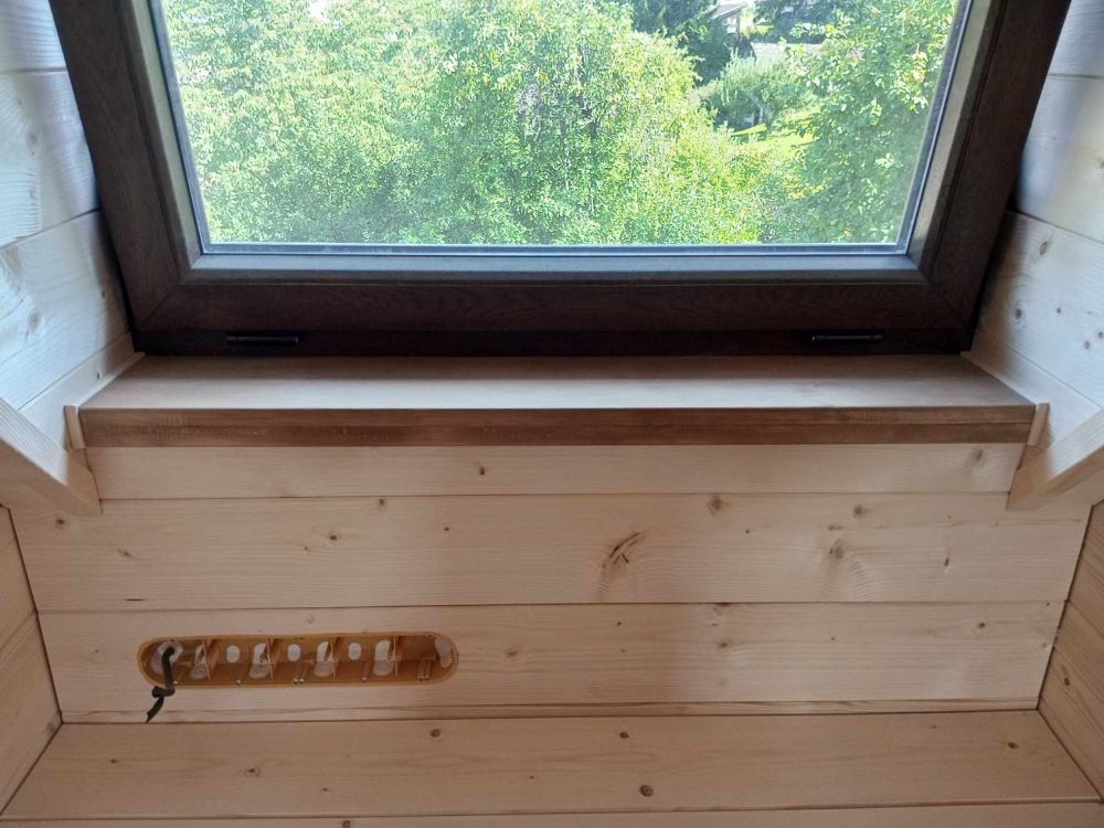 Dřevěné obložení stěn a lepený vinyl — foto 6