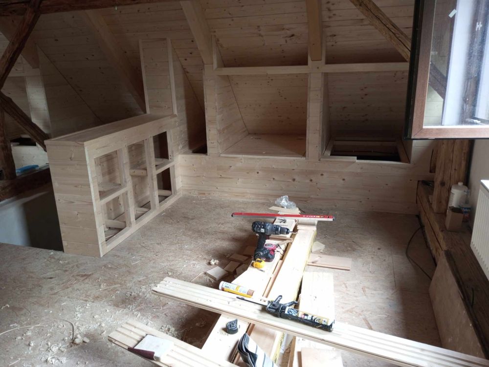 Dřevěné obložení stěn a lepený vinyl — foto 5