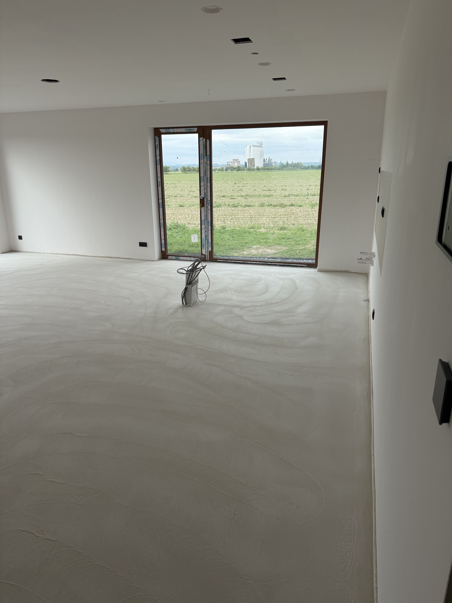 Proměna rodinného domu v Suchdole nad Odrou: Moderní vinylová podlaha — foto 6
